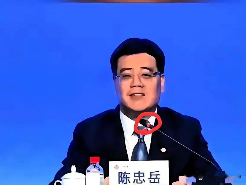 刷到中国移动新董事长的任命公告，我直接看傻了眼！这位新上任的掌舵人不是别人，正