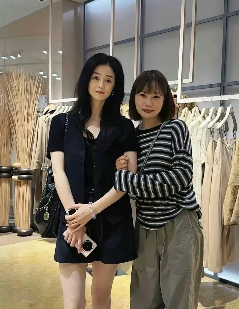 我们蒋欣瘦得直接显老了10岁​