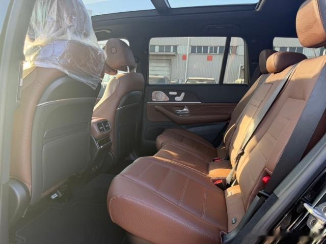 26款的最近卖的还是很可以！奔驰GLS45026款黑棕金属漆七座运动包暗