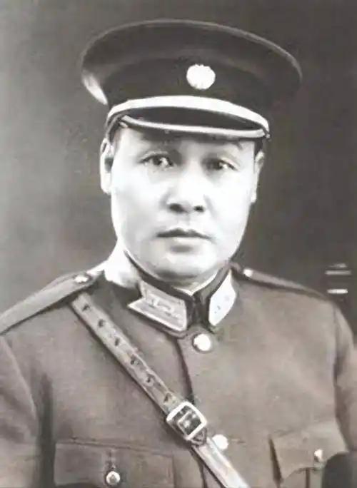 1949年10月1日，杀害我党300多条人命的杨虎，登上了天安门，参加开国大礼，