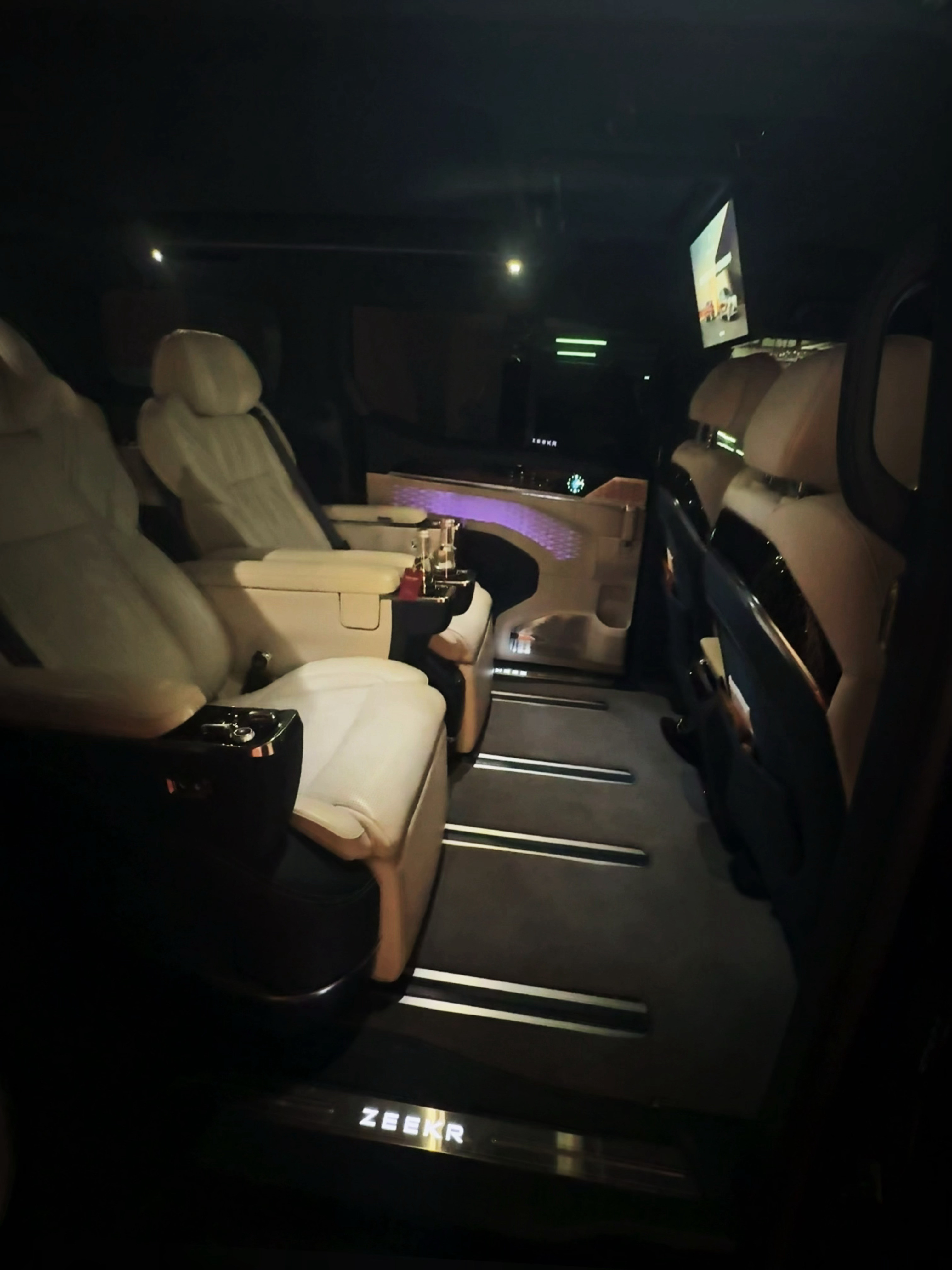 落地杭州极氪的接机待遇每次都这么高～我的日常plog与倪分享杭州