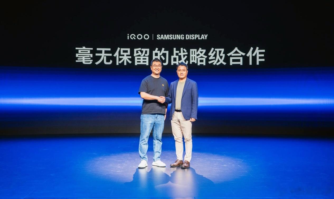 iQOO产品副总裁罗锋表示：“屏幕一直是iQOO最重视的战略方向之一，iQ