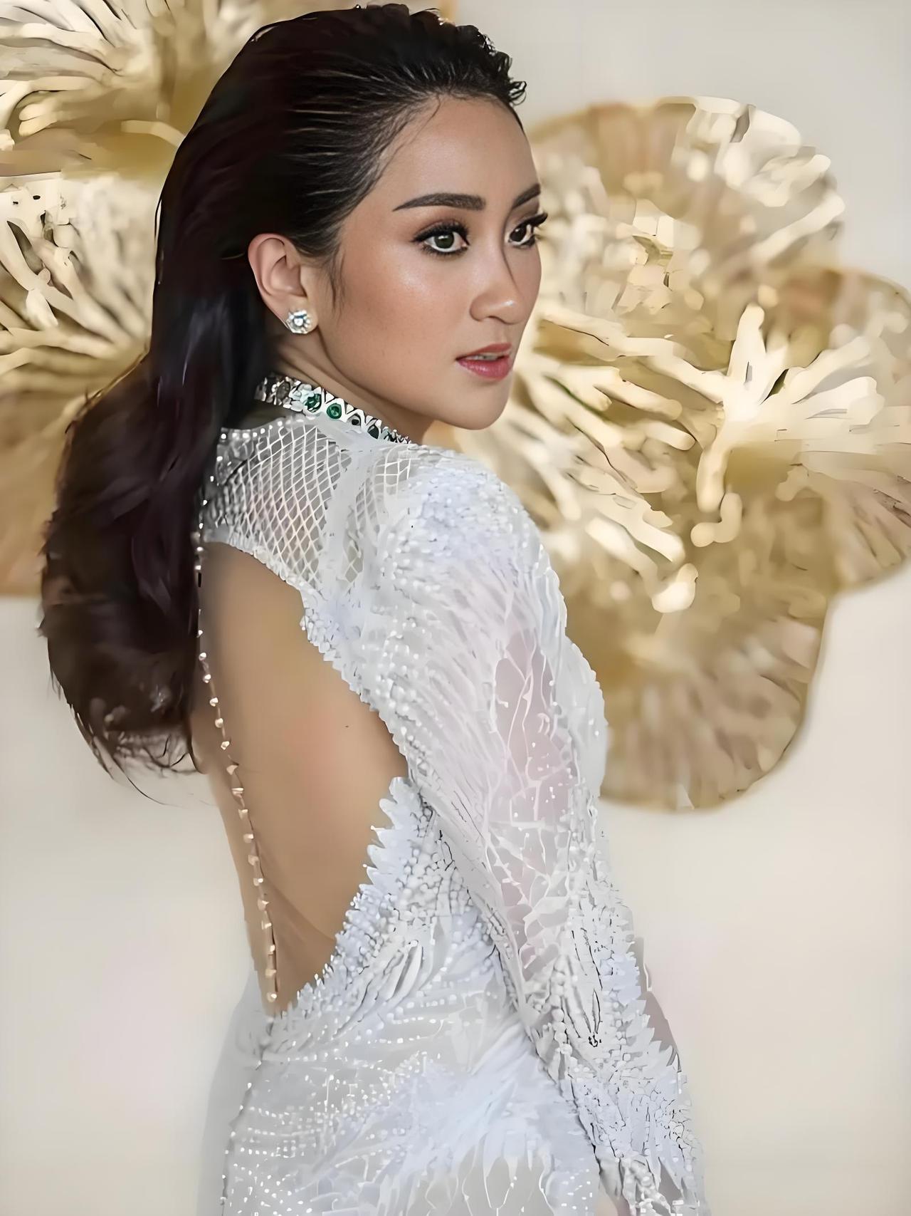 泰国内阁成员落地，他信家族大权旁落。当时时间3月31日，泰国皇家公报网站公布