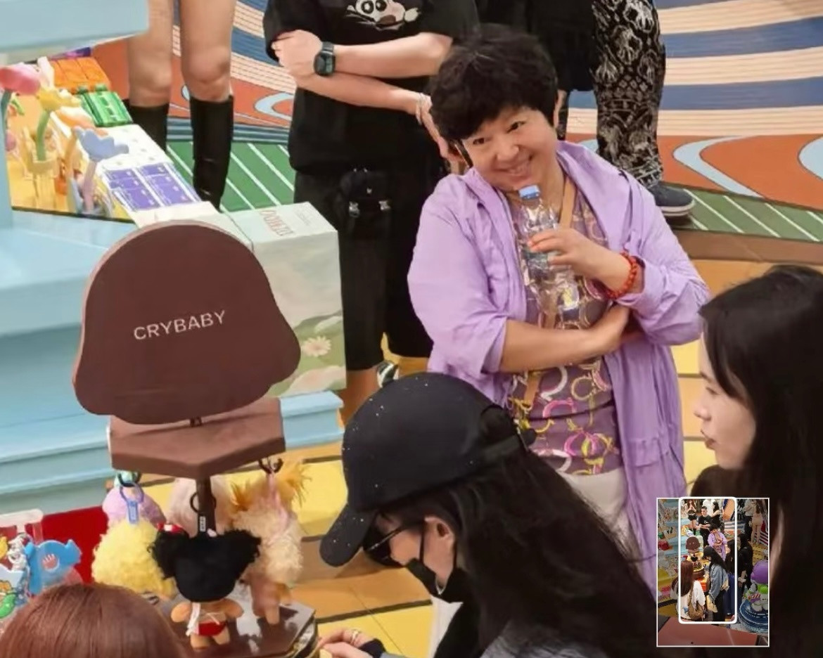 刘亦菲去泰国了在曼谷被偶遇，紫衣服阿姨完全演我刘亦菲