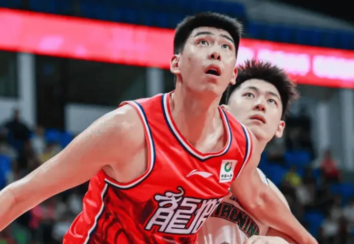 徐昕在广州队打球，真的很开心！徐昕现在在广州队打球，那叫一个顺心如意，整个人都