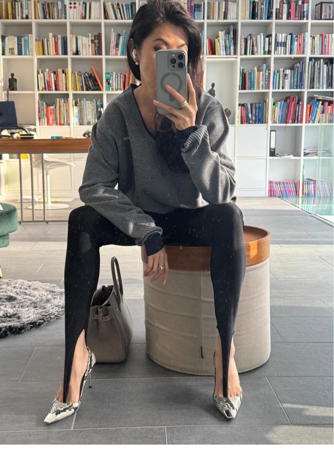 这样的裤子，第一次见，好奇挂在了哪个脚趾头上[呲牙笑]