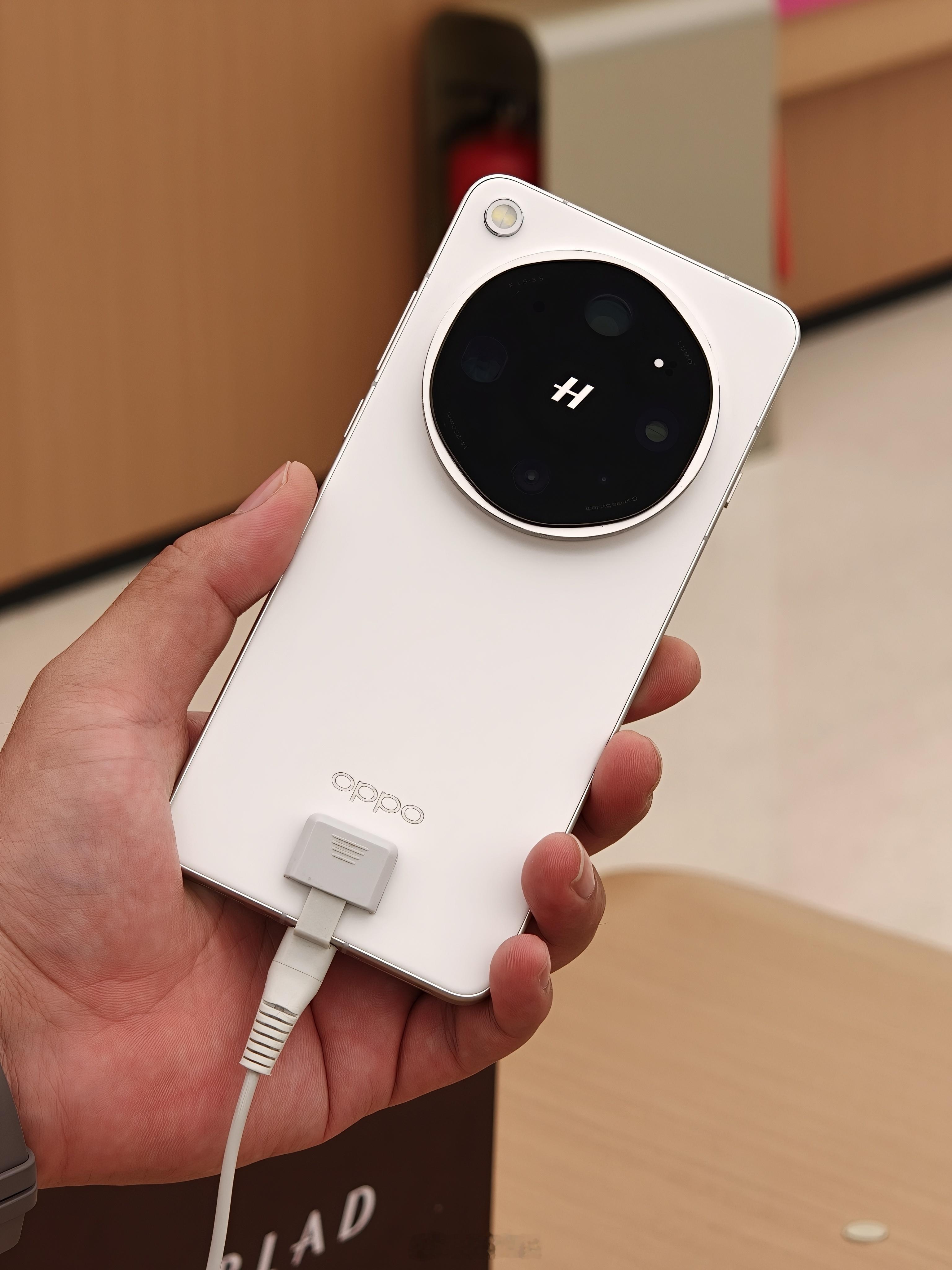 哈苏和白色选哪个？纠结