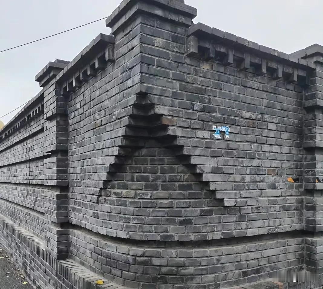 拐弯抹角在这一刻具象化啦！原来词语也是来源于现实。