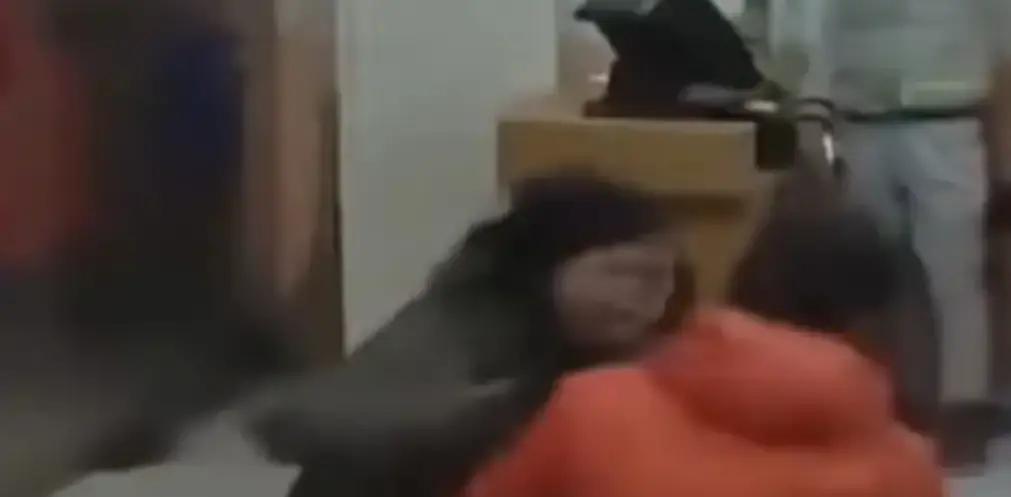 生俩女儿被婆家赶出门，前夫患癌小姑子求照顾，她的选择太解气当年因为没能生儿子