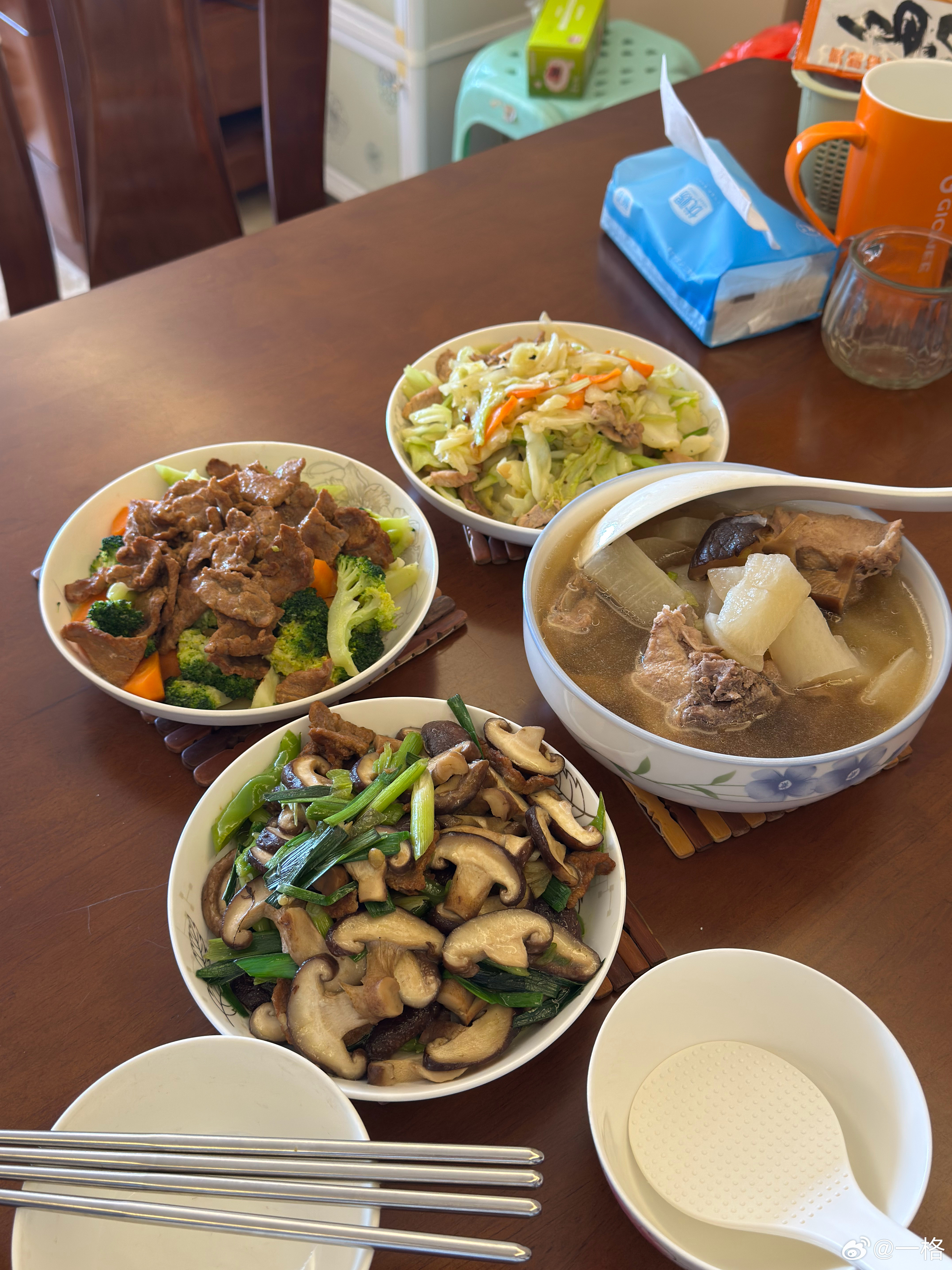 开饭了，小林麻麻煮的饭真的是很好的减脂餐🍚(๑╹ڡ╹)╭