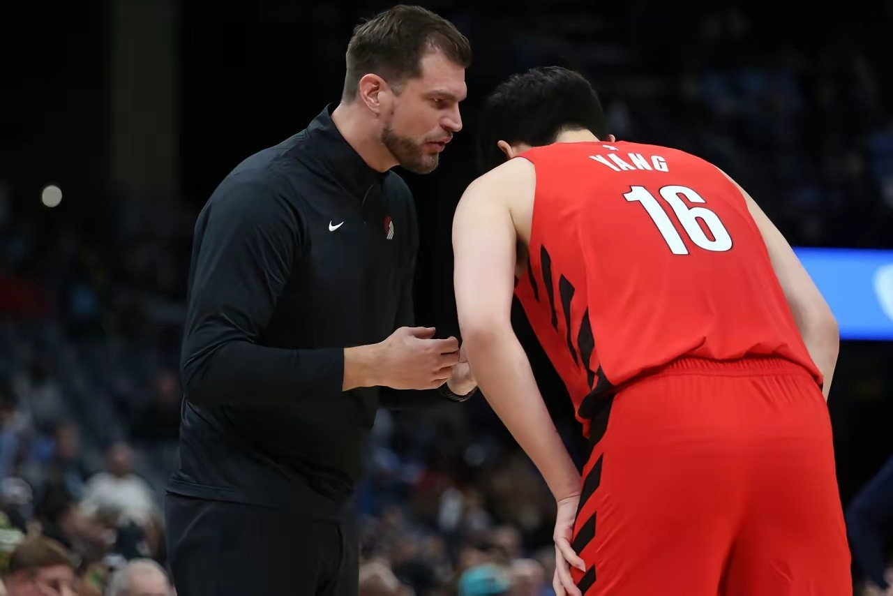 杨瀚森首赛季数据累计出战298分钟，贡献95分、65篮板、22助攻、10盖帽，命