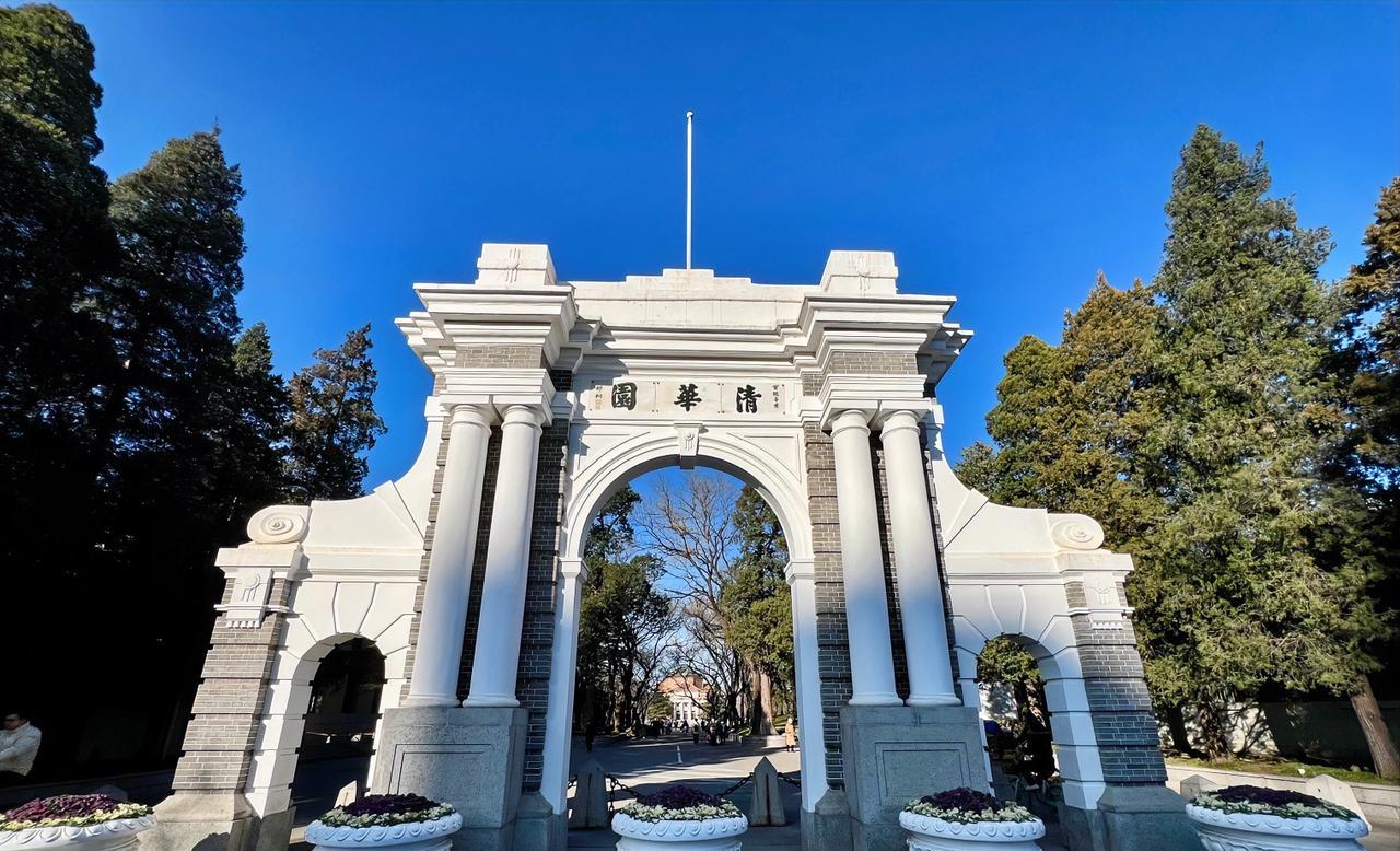 清华大学下设22个学院，分别是？1、建筑学院2、经济管理学院3、土木水利学
