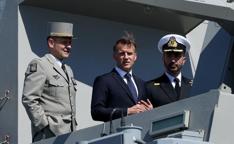 谁能想到，法国总统马克龙眼看就要交权了，竟跑到雅典搞了波大的！4月24日，他当着