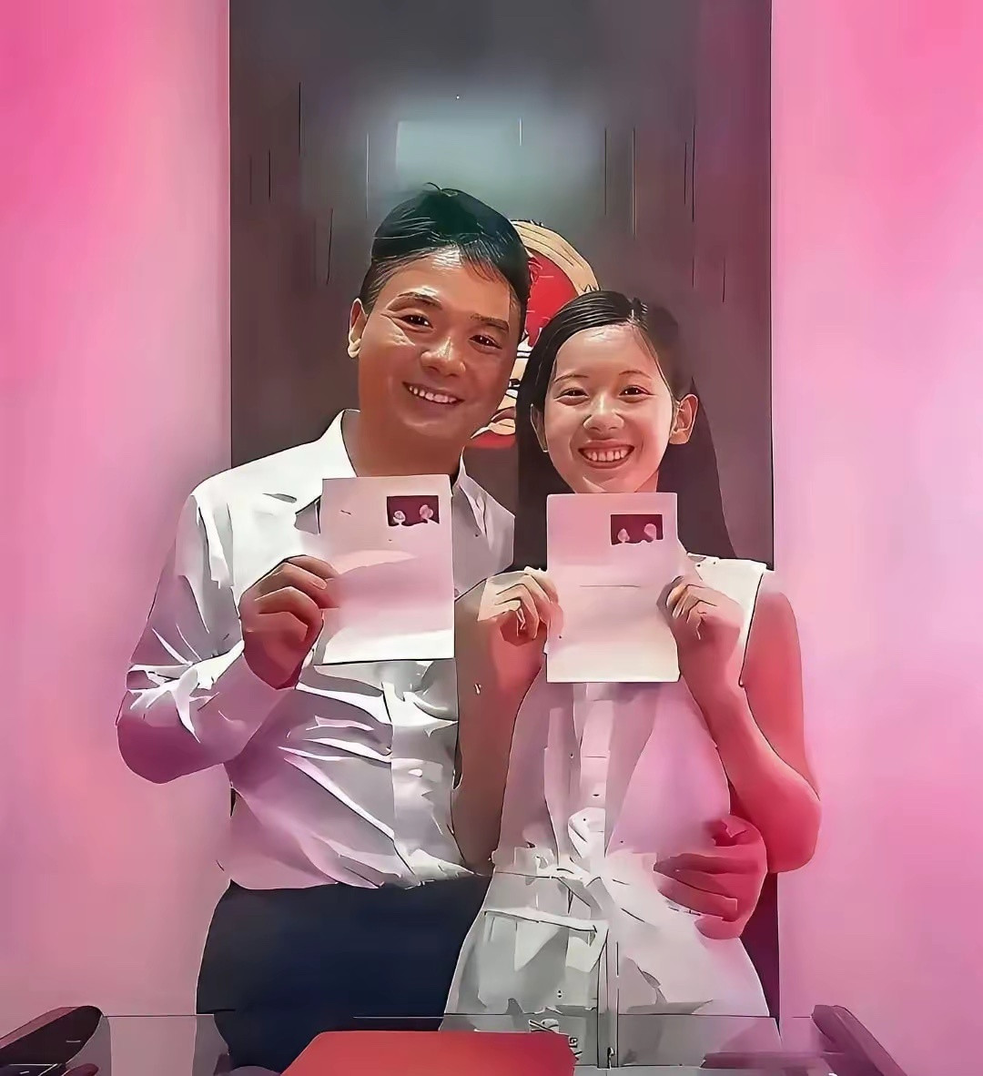 刘强东和章泽天刚领证那会，刘强东41岁，章泽天还差一个月满22岁