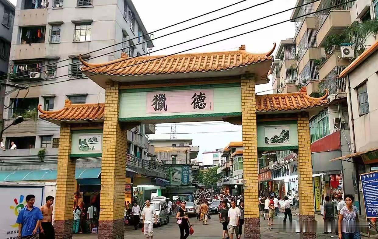 位于广州天河珠江新城板块的猎德村，也是广州城中心的城中村之一。翻看2005年时猎