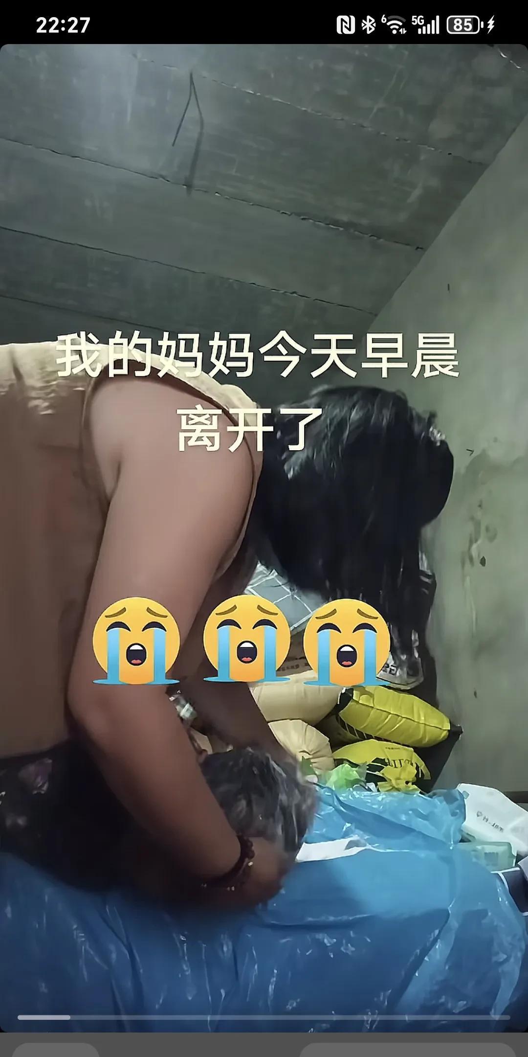 我妈妈在20多年前就得了脑血栓，前几年腿又摔坏了，上个月突然患上急性脑梗，不能说