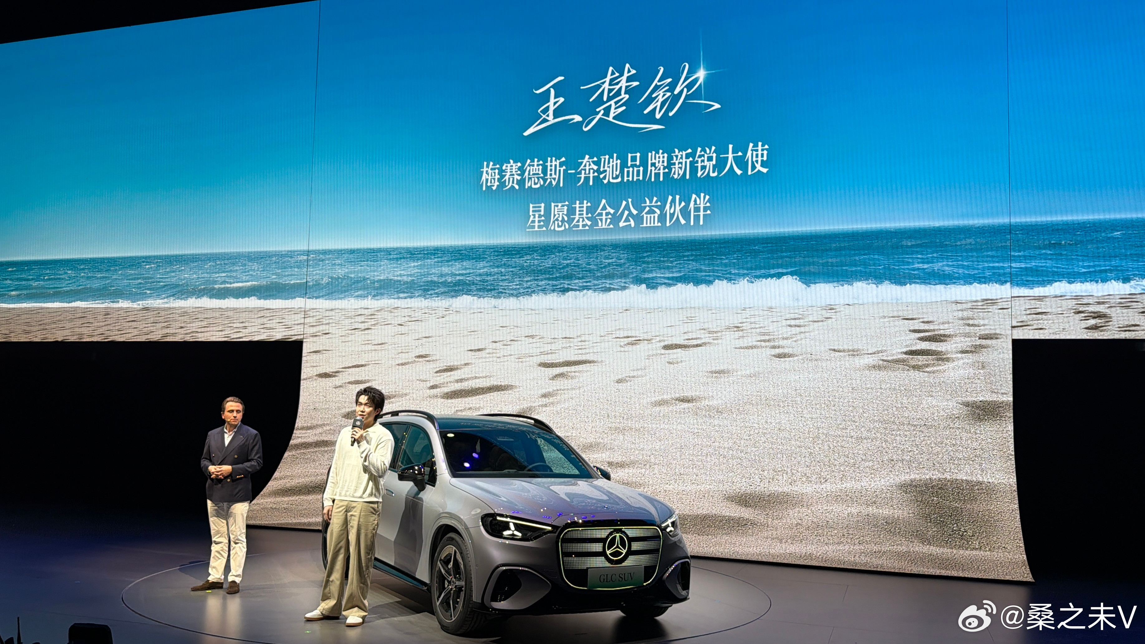 奔驰2026年第二季度，向中国客户交付超11万辆汽车（含乘用车及轻型商务车），巩