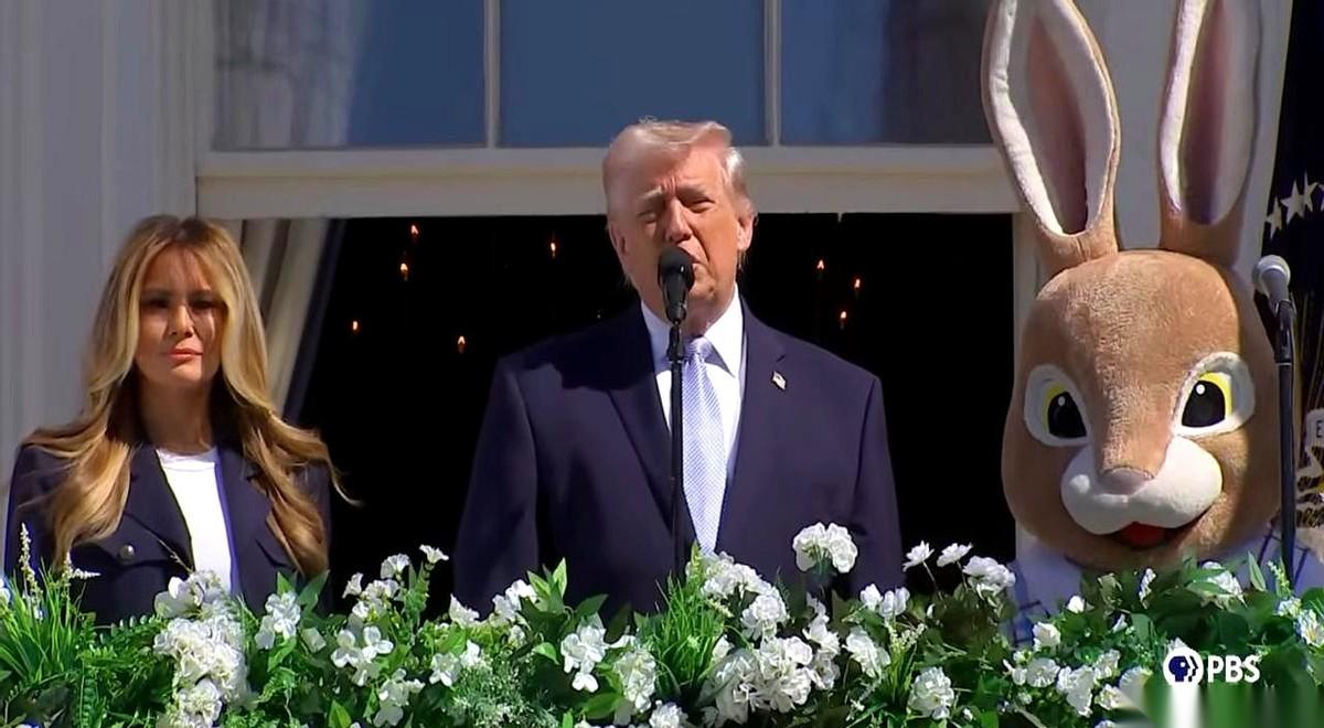 “我们运了枪，一大批枪，结果被人扣下了！”白宫记者会现场，特朗普当着所有人，猛