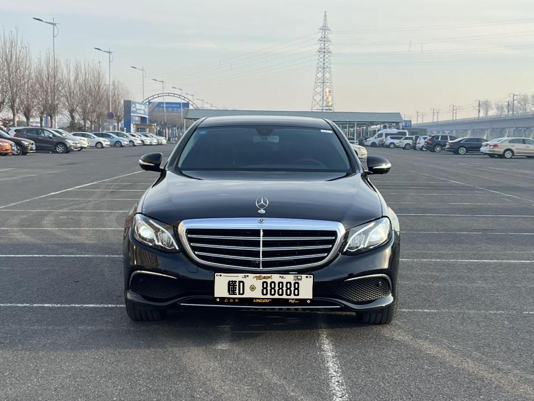 手握30万打算入手豪华轿车，不少人纠结：是直接提全新奔驰C级，还是淘一台档次更高