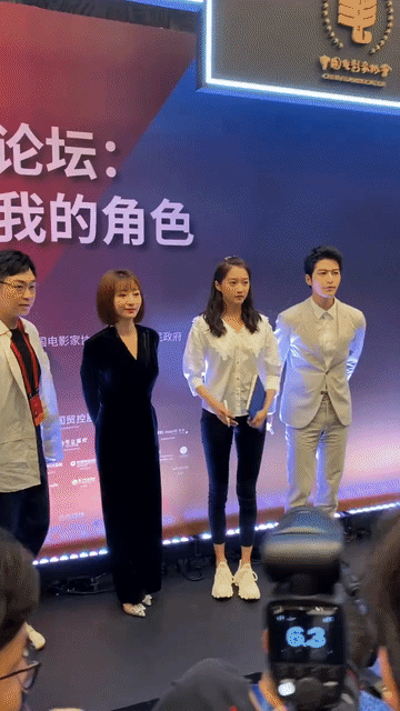 关晓彤就是干巴巴的大长腿，哪有柳岩有韵味？关晓彤的腿是真的长，不过太瘦了，看着跟