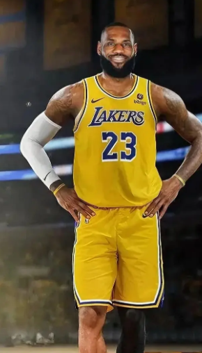 老詹持球明显球队节奏就对了，77持球就感觉节奏很慢，77队里有老詹啊，77那打法