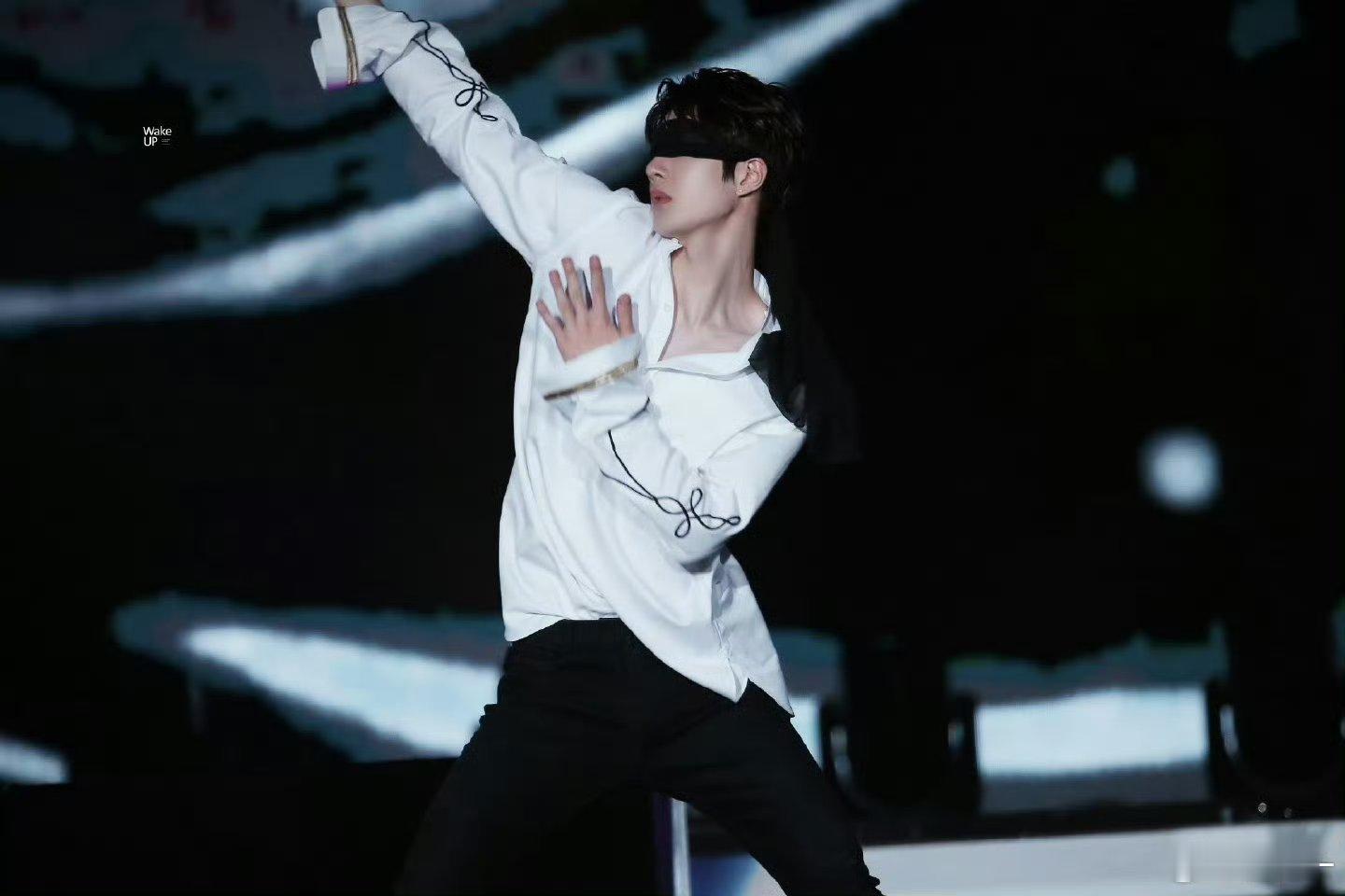 品鉴一下爱豆时期的王一博，完全是撩妹天菜来的韩漫欧巴我宣你