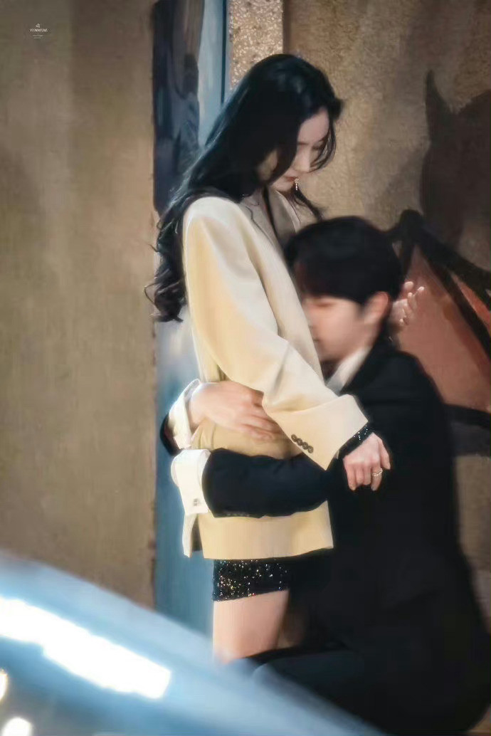 这个时候，谁不得同情杨幂一下？