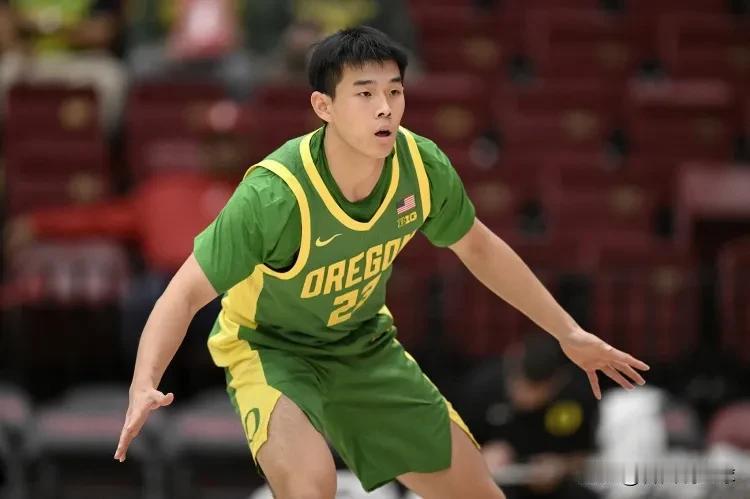 北京时间11月5日，中国球员林葳迎来了个人NCAA生涯常规赛首秀，在俄勒冈大学对