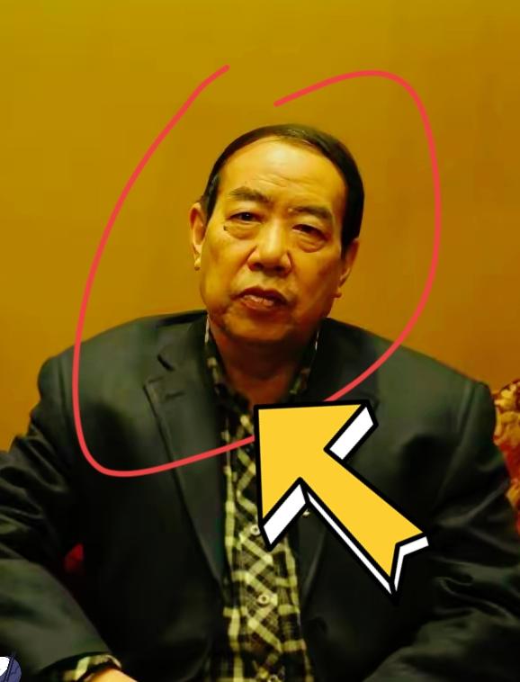 贾平凹的两个女儿，真是活成了两个极端！​大女儿写的诗通俗粗白，论文也是抄的，