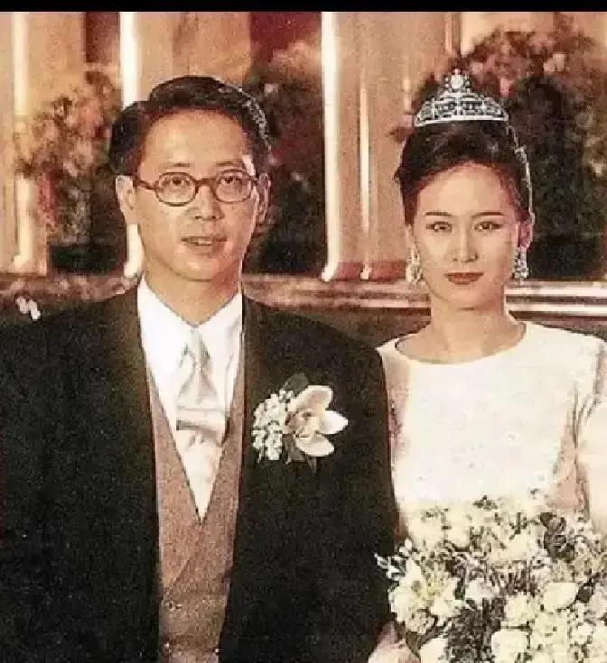 何超琼离婚16年，许家每年仍给她分红15亿当年没要一分钱赡养费，她把美高梅