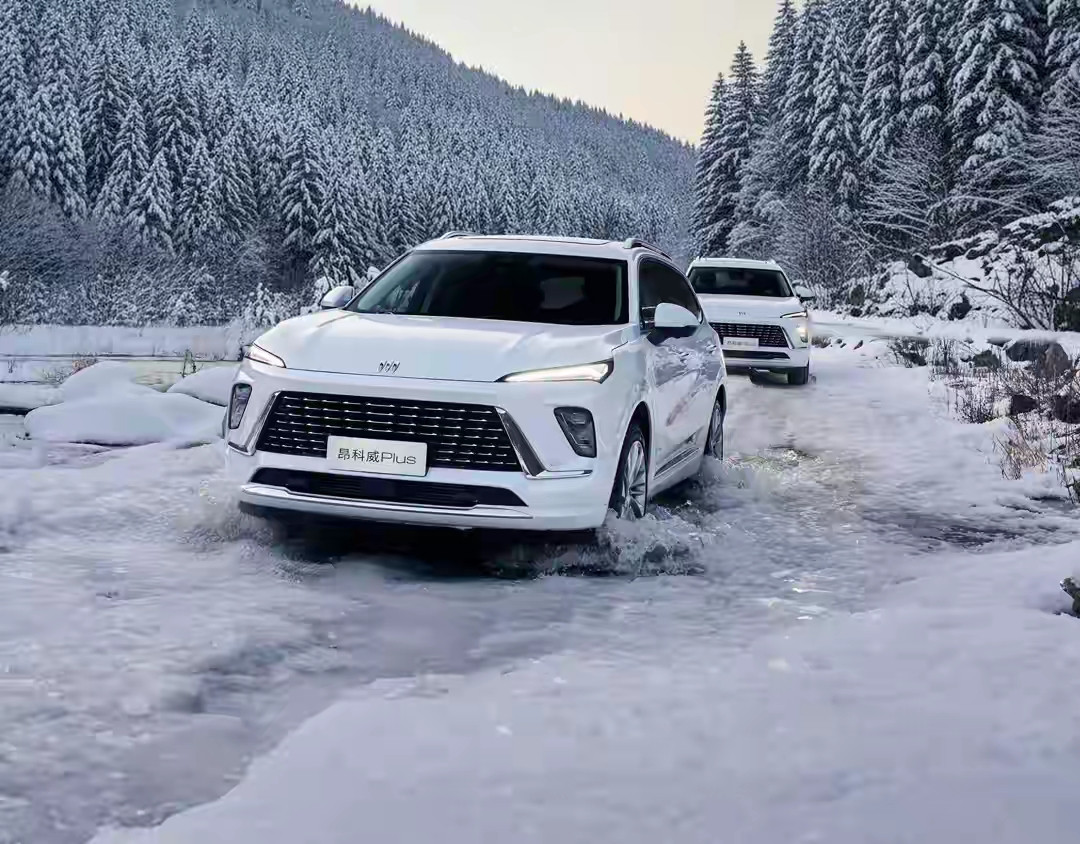 以成都小米SU7细节曝光！成都小米SU7碰撞燃烧事故司法鉴定公布...