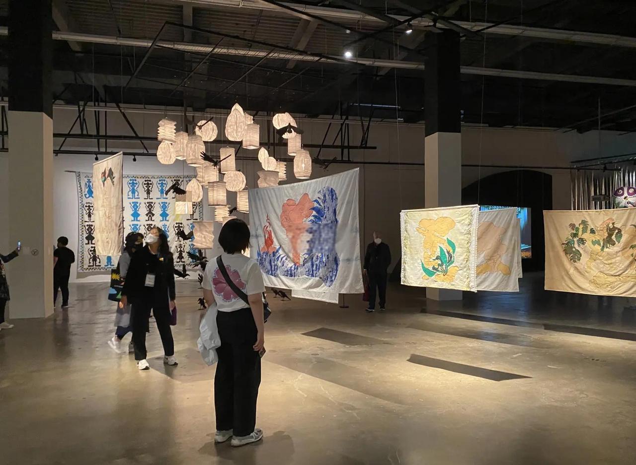 韩国还想不想和中国恢复关系了？李在明废那么大劲全被光州给搅了！第十六届光州双年