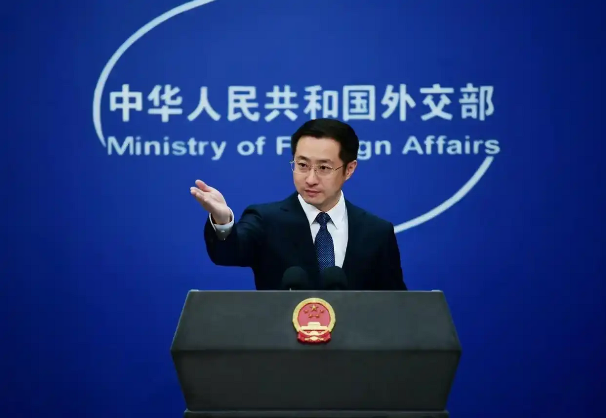 老美估计都没想到中国的回应是这么硬！中方点名警告美国。6月3日，外交部发言人林剑