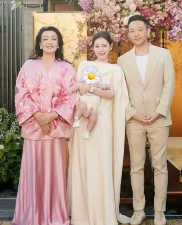 张颖颖再撕汪小菲马筱梅！意外对上大S当年发声，张兰霸气护媳妇