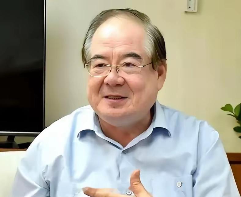 真的破防了！77岁的李乾龙，用最笨拙的方式，戳中了所有中国人心里最软的地方。身