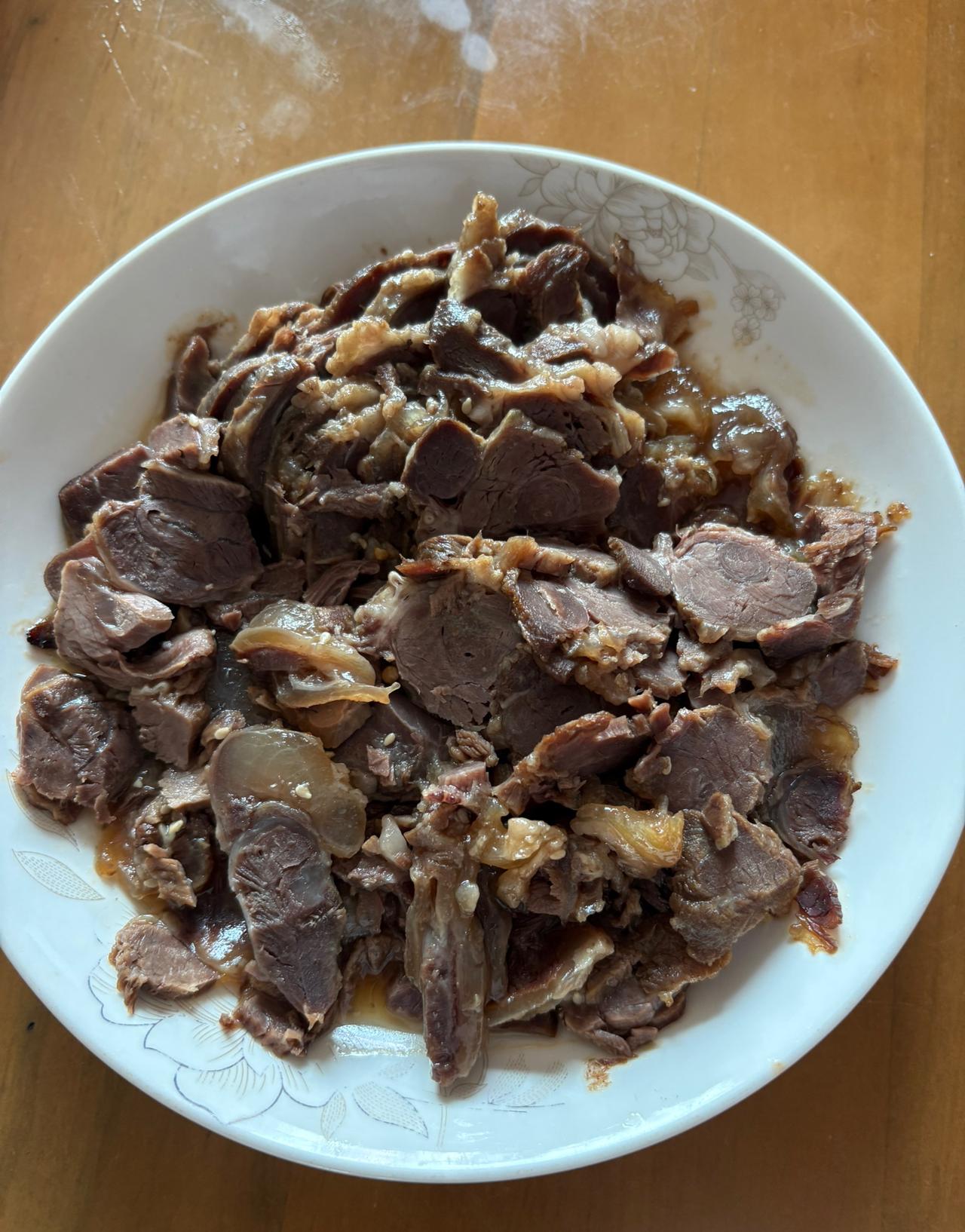尝试了很多次，才把卤牛肉的诀窍给掌握了！1，牛肉的部位很重要，牛腱子肉最好