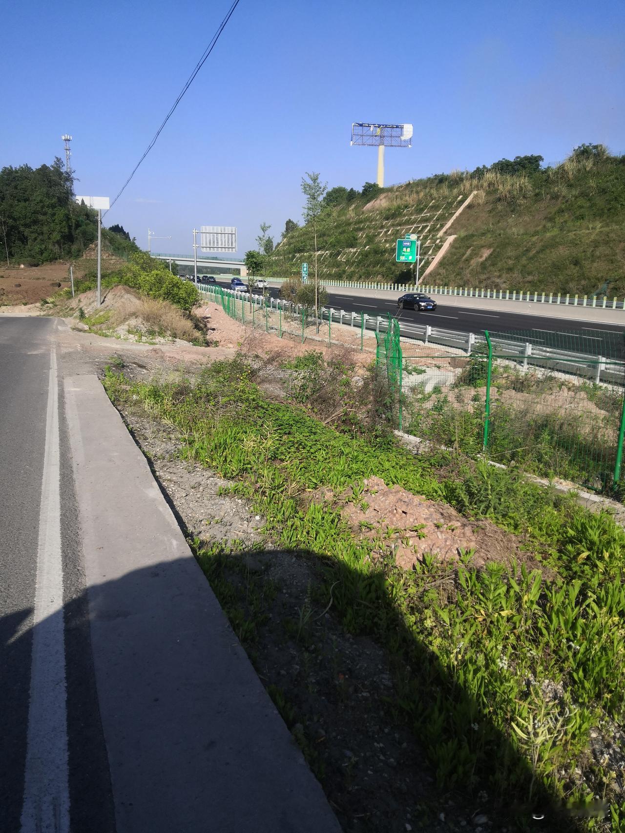 2026年5月4日，来到了高速路上，这里是中江县冯店镇和金堂县的交界处，这里是成