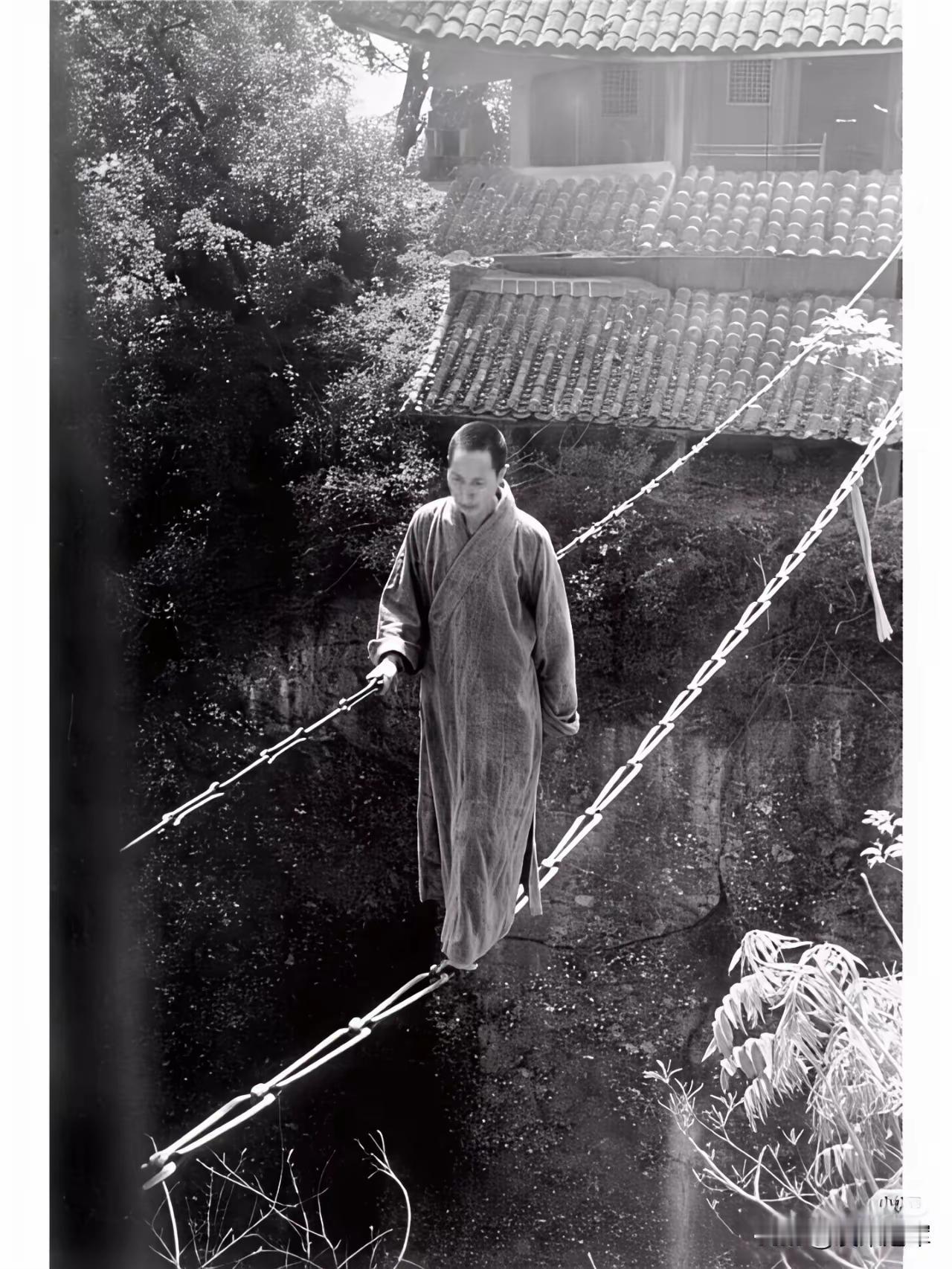 这是真功夫大师应该会轻功吧！😯