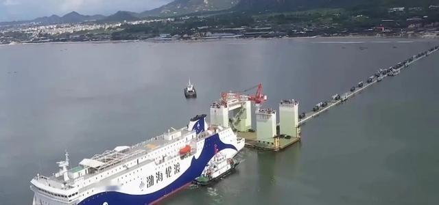 台海发生激烈对峙！总吨位15万吨，7艘滚装轮突然抵达台岛对岸，白宫骤然紧张，驻日