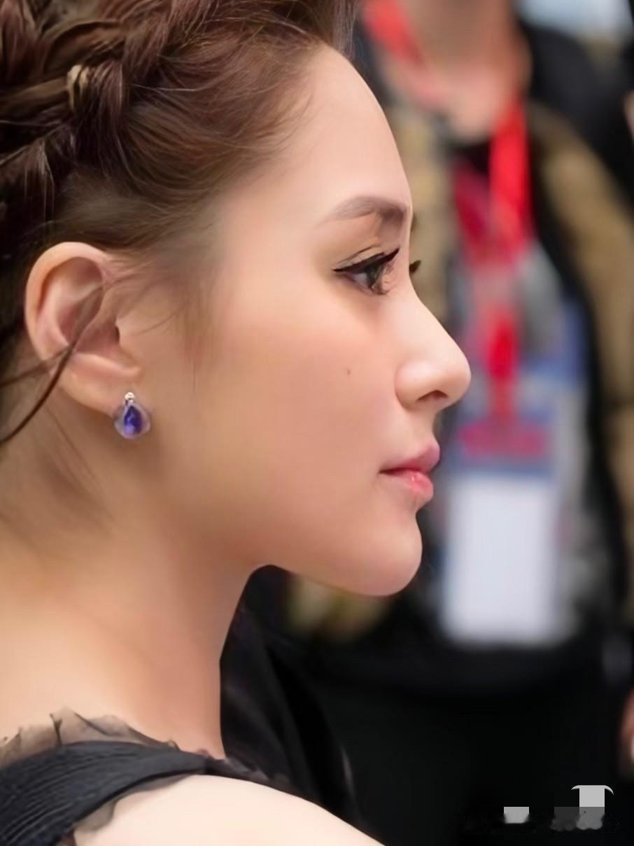 阿娇真是教科书般的侧颜