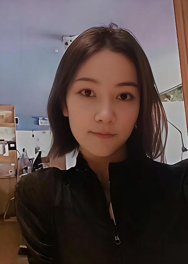 河南郑州，26岁的夜班护士李文丽失联已经6天了，哥哥李先生在她的枕头底下找到一