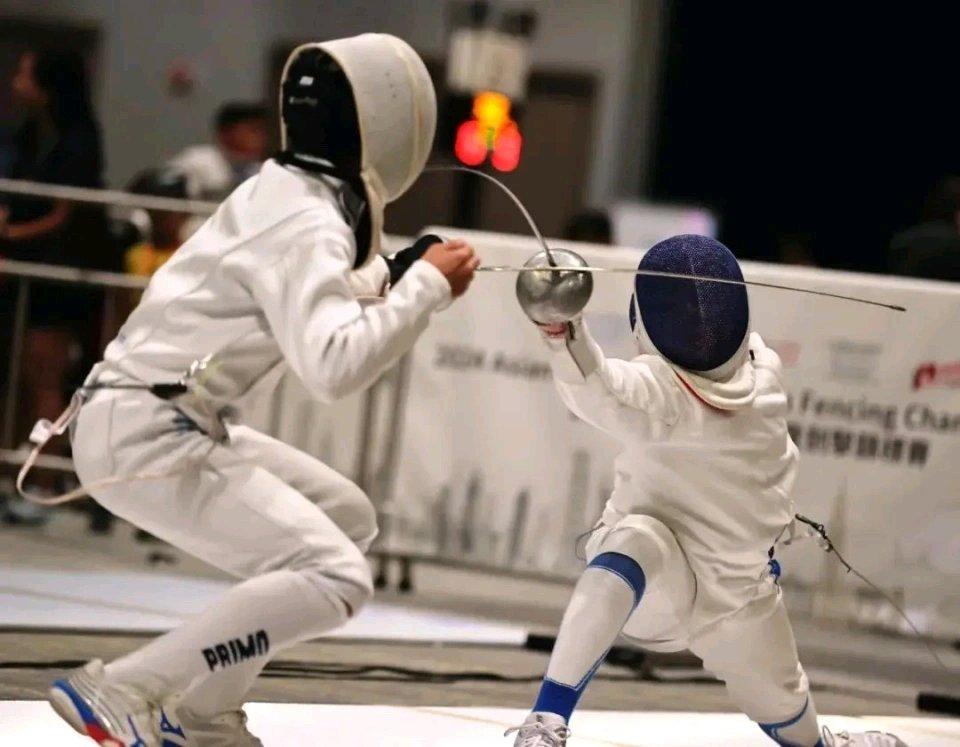 这教练简直是恶魔！12月13日，山东烟台13岁的赵同学在击剑馆和同学起冲突，家长