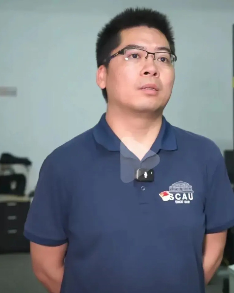 看看五一假期最火的正能量人物钟威个人履历绝对会让人大吃一惊！①钟威，90后，出