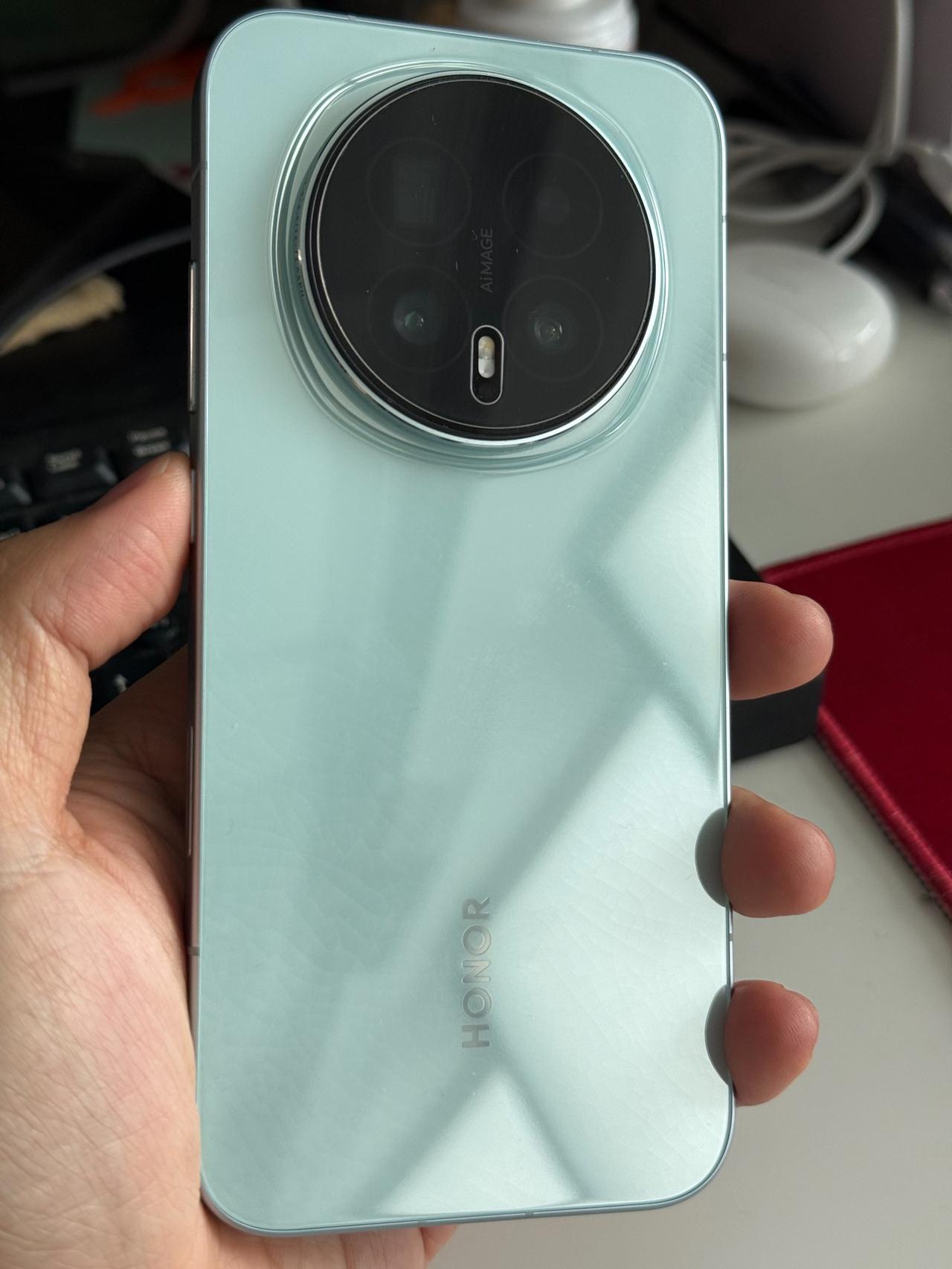 真疯了！家里坏的没法用的坏手机都有人高价收。价格一下子翻了好几倍，太香了。内存价