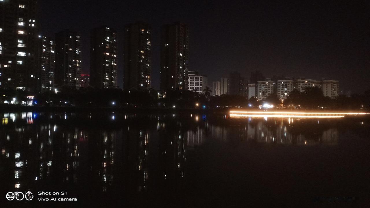 有钱又有闲的普通人真多啊！城市夜景
