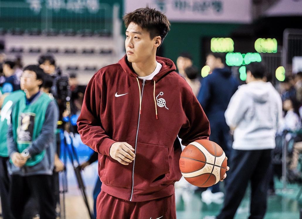 徐杰：睿哥，这支男篮没你真不行啊？？？我们还有机会冲击27年男篮世界杯吗？？？