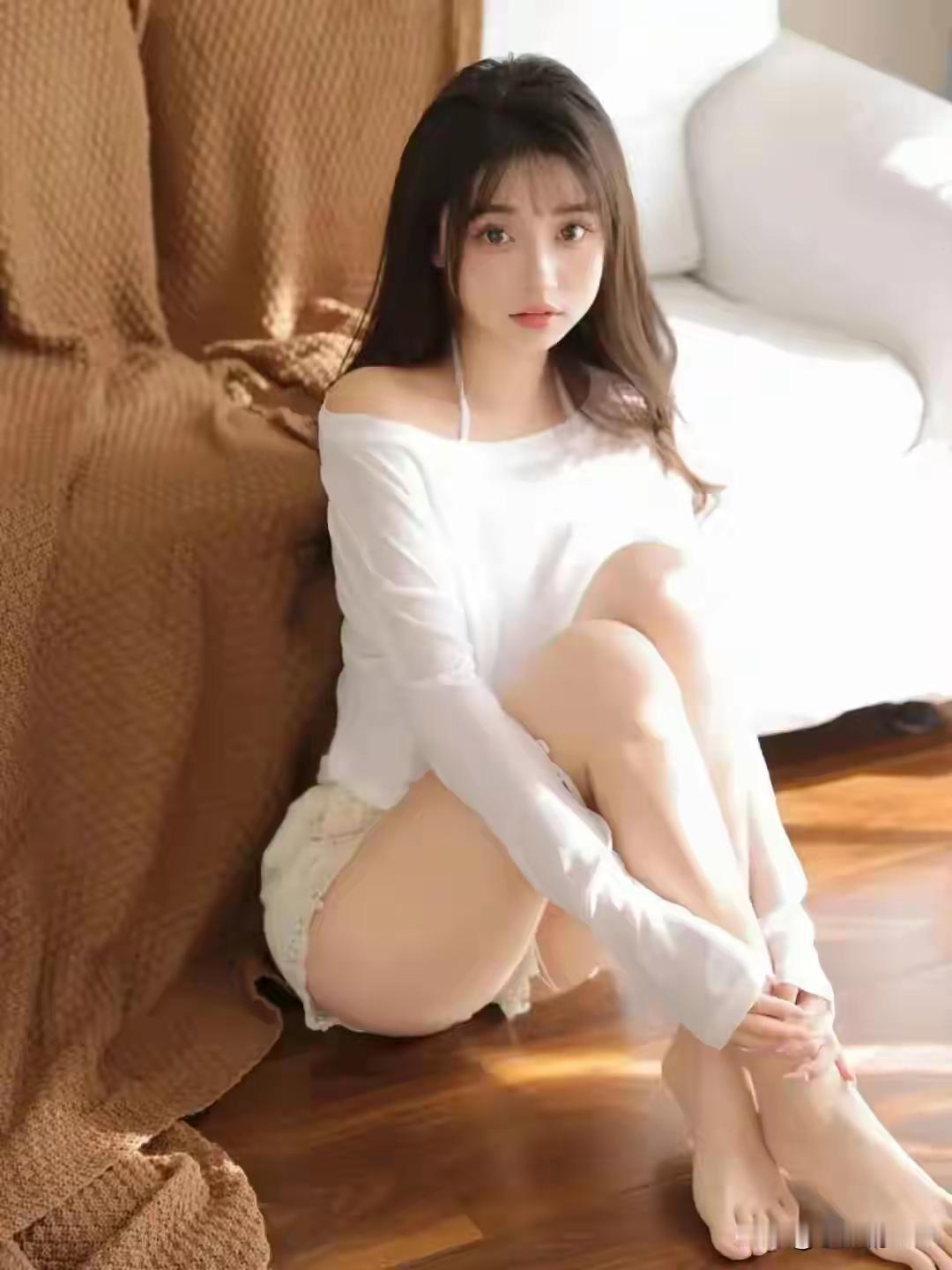 阳光洒进来的午后，慵懒的少女时光人像摄影中的曲线美如何体现最早惊艳过你的古装美