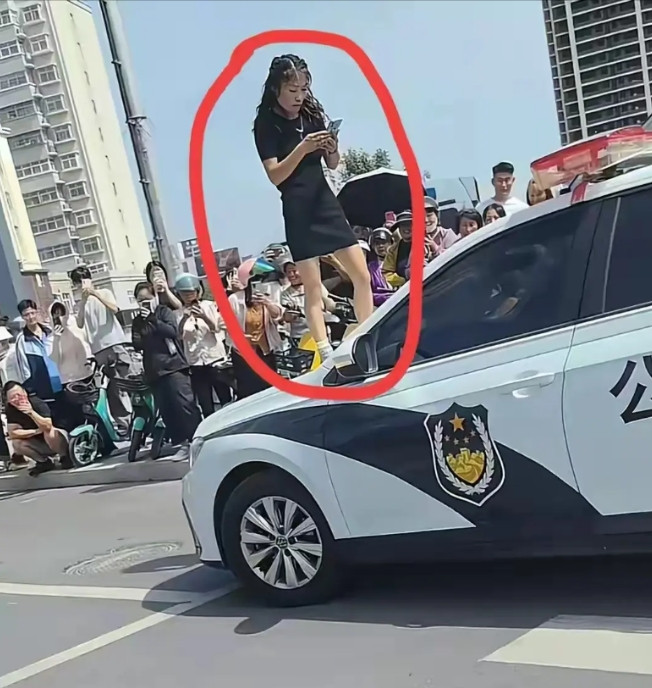 就在昨天，山东菏泽东明县的徐某玲因大闹交警被带走。徐某玲是东明县的一个小网红