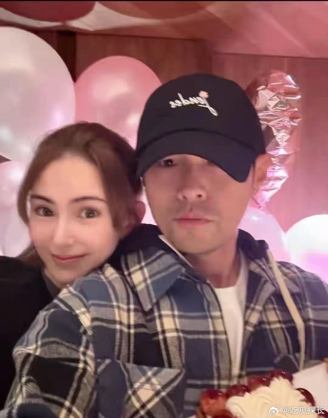 疑似昆凌怀孕网友疑似昆凌怀孕，肚子隆起孕相明显，如果怀孕了那也是好事呀恭喜姐