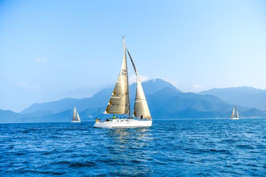 《你有没有发现，人生高处和低谷时，身边的人是两副面孔？》这句话像一根细针，轻